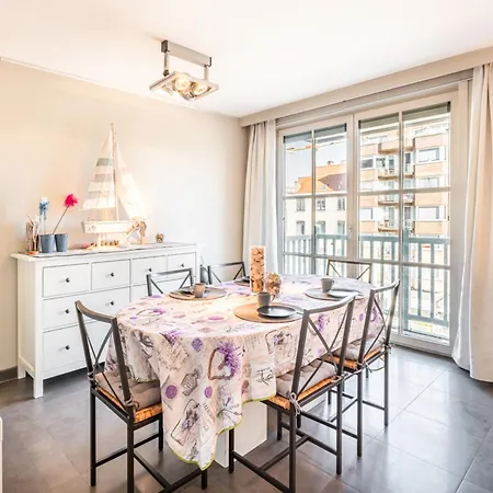 By The Coast With Sunny Terrace, Cleaning Included Appartement *