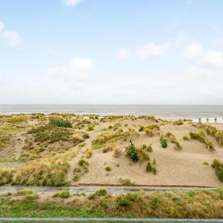By The Coast With Sunny Terrace, Cleaning Included Appartement Oostduinkerke
