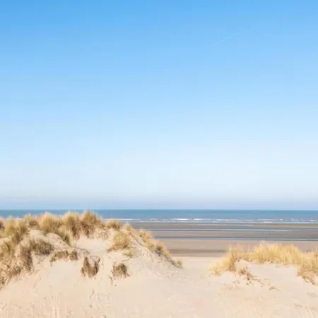 By The Coast With Sunny Terrace, Cleaning Included Appartement *