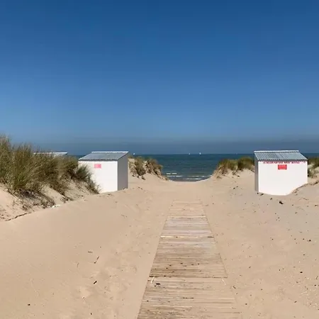 By The Coast With Sunny Terrace, Cleaning Included Oostduinkerke