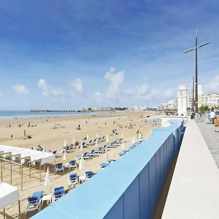By The Coast With Sunny Terrace, Cleaning Included Appartement